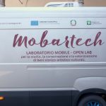 (Italiano) Fiancata del van laboratorio mobile